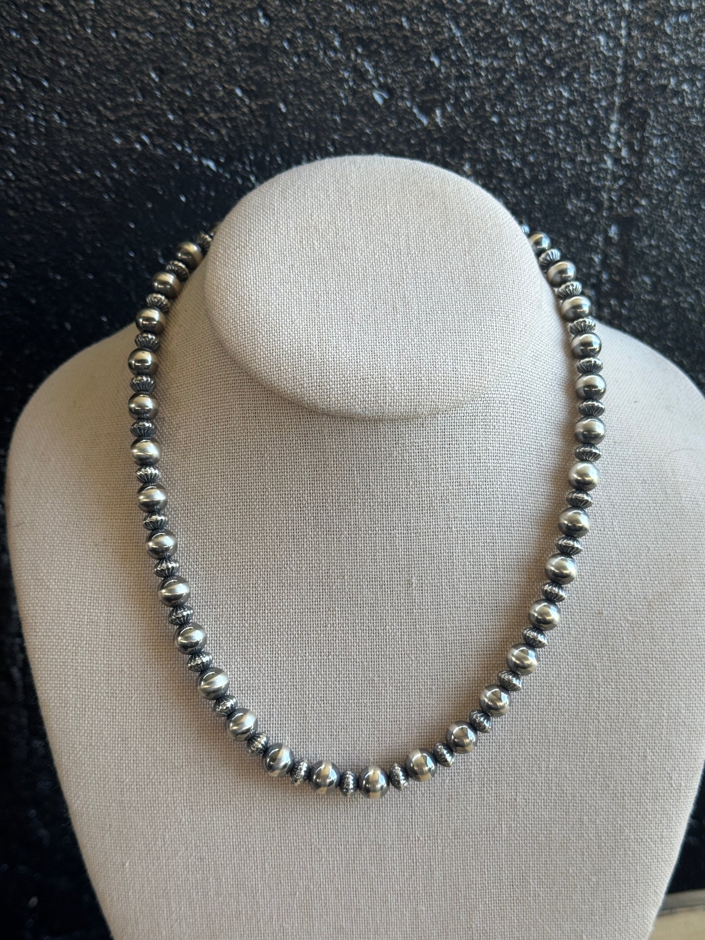 17.5-19” 8mm Pearl & Deatil