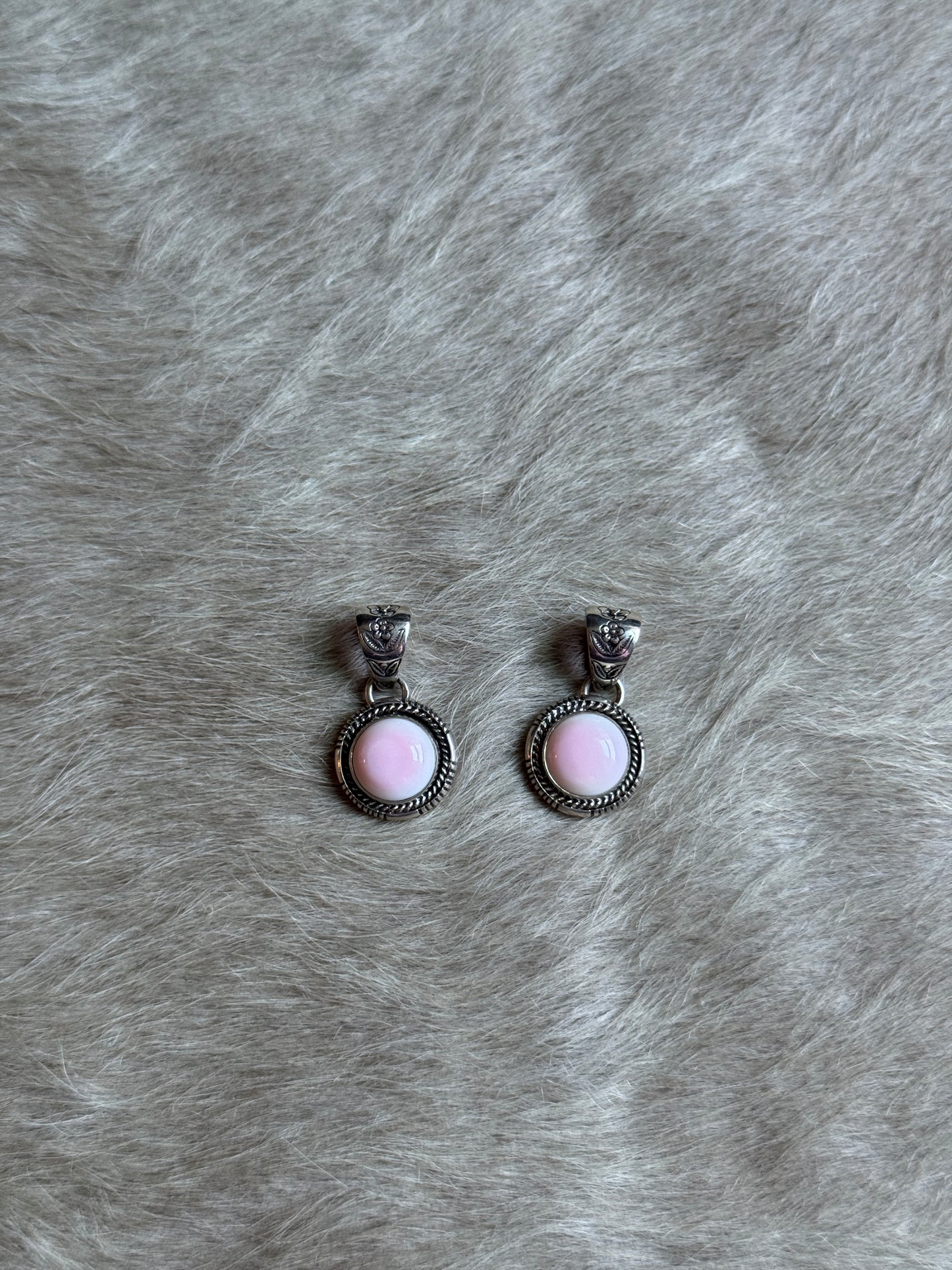 Pink Conch Circle Pendant