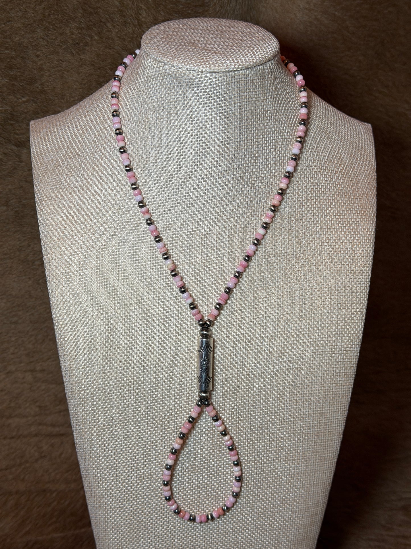 16.5-18.5" Pink Conch Loop Necklace