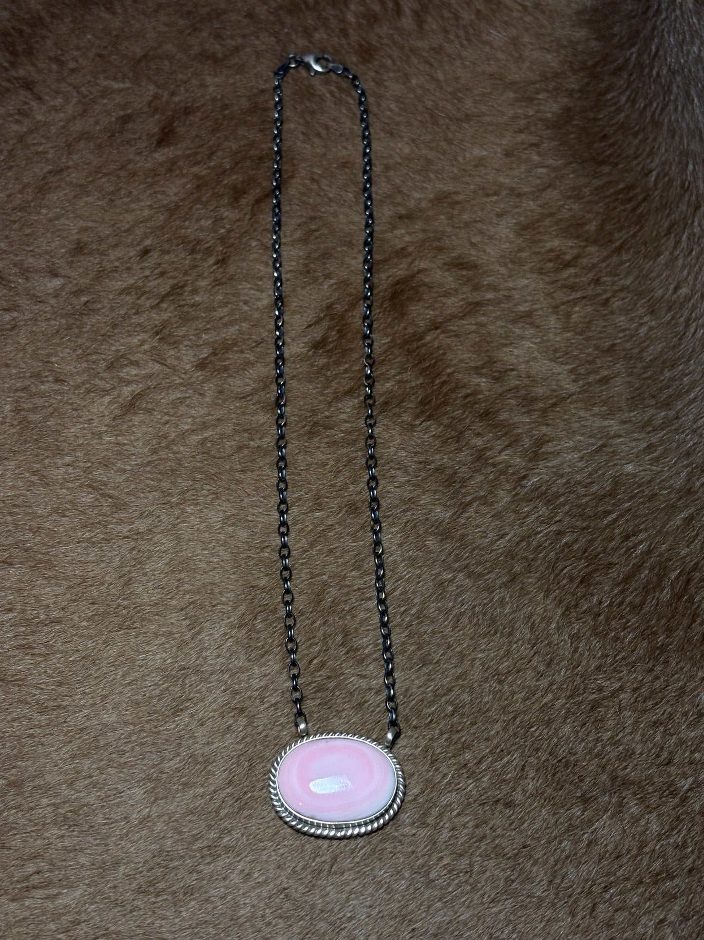16" Pink Conch Oval Necklace