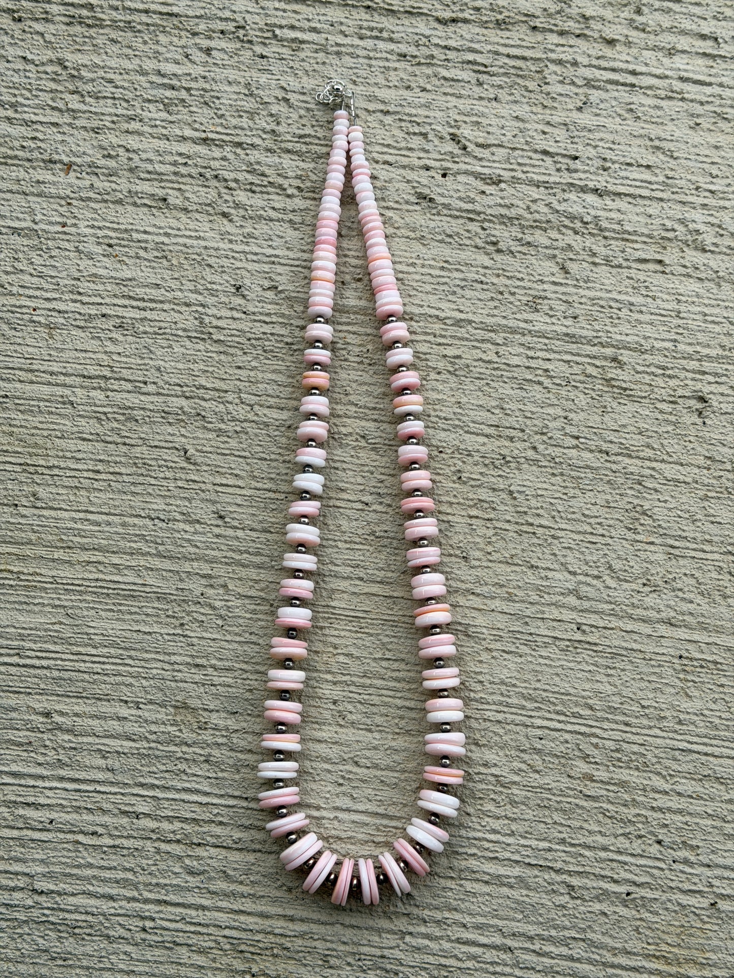 24-25.5" Pink Conch Graduated