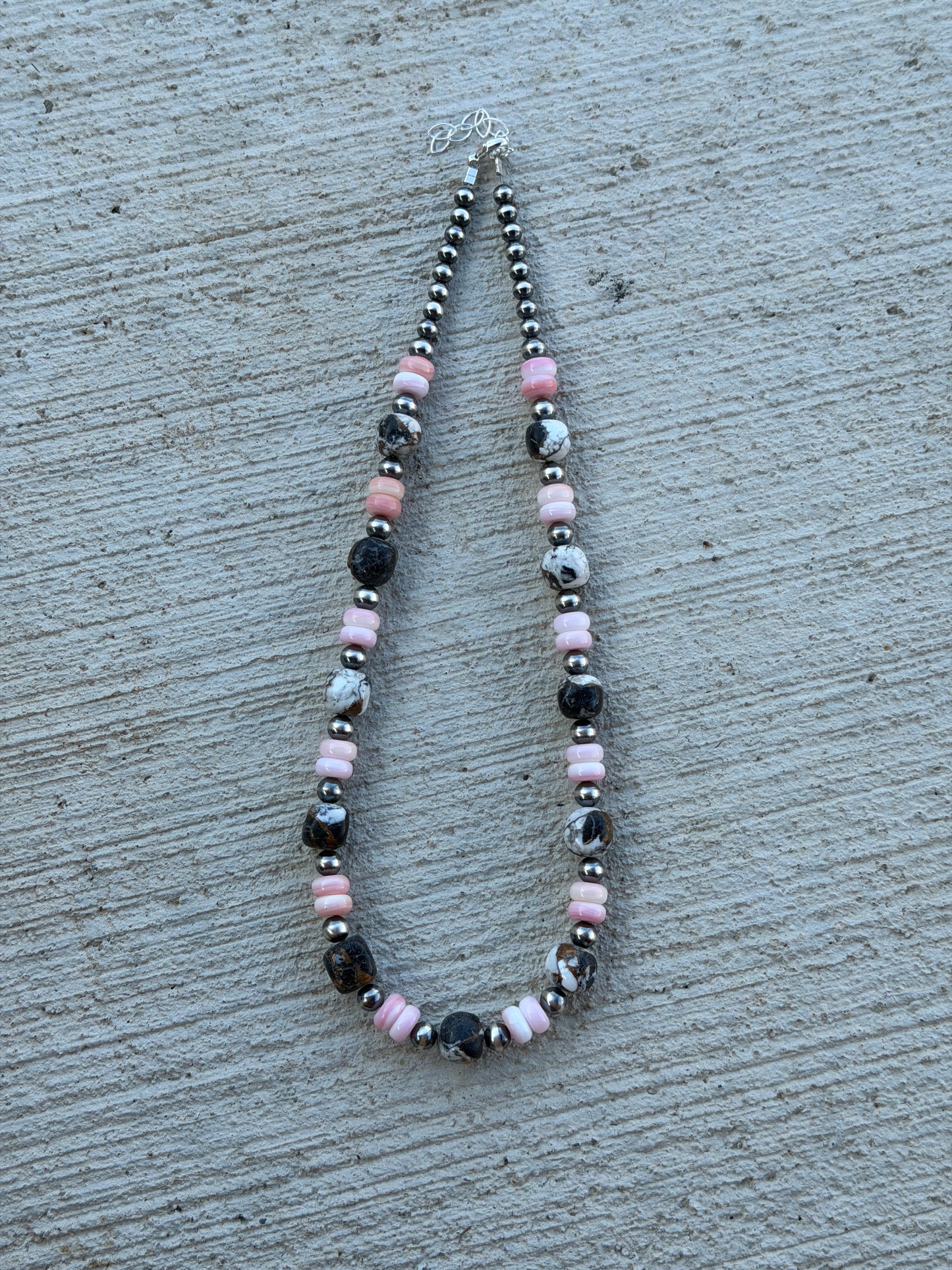 18-19.5" White Buffalo & Pink Conch