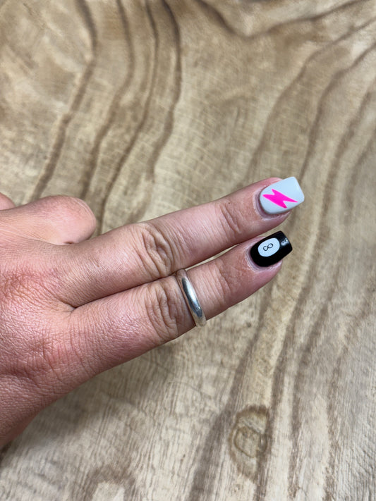 Sz 8.25 Sterling Band Ring