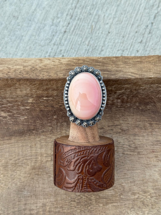Pink Conch Detailed Silver Ring