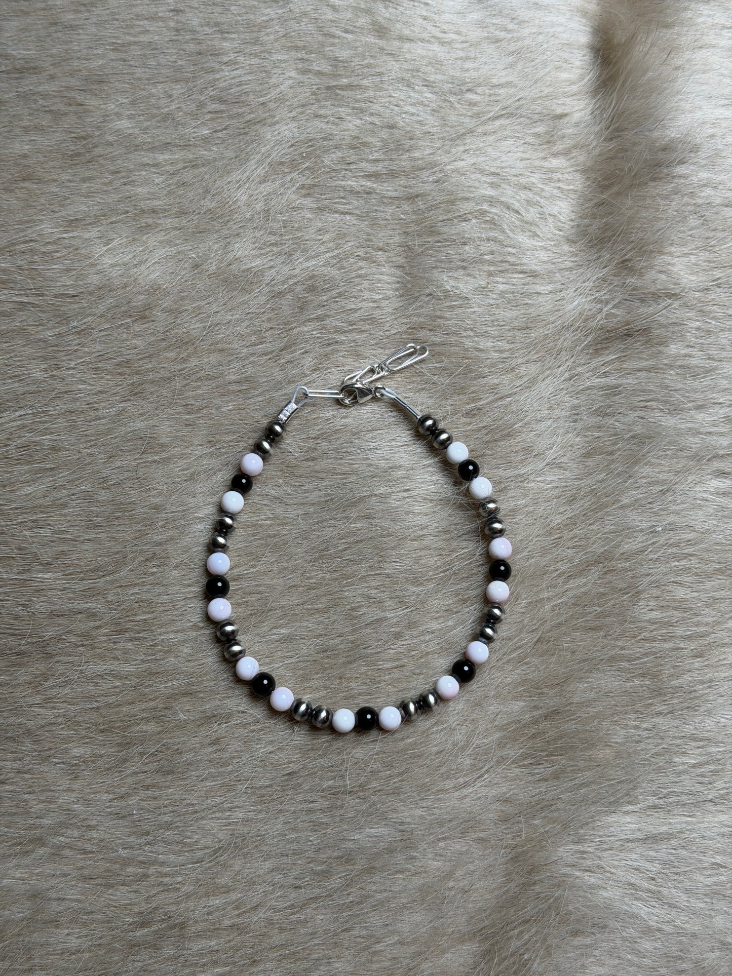 7-7.5" Pink Conch & Black Onyx