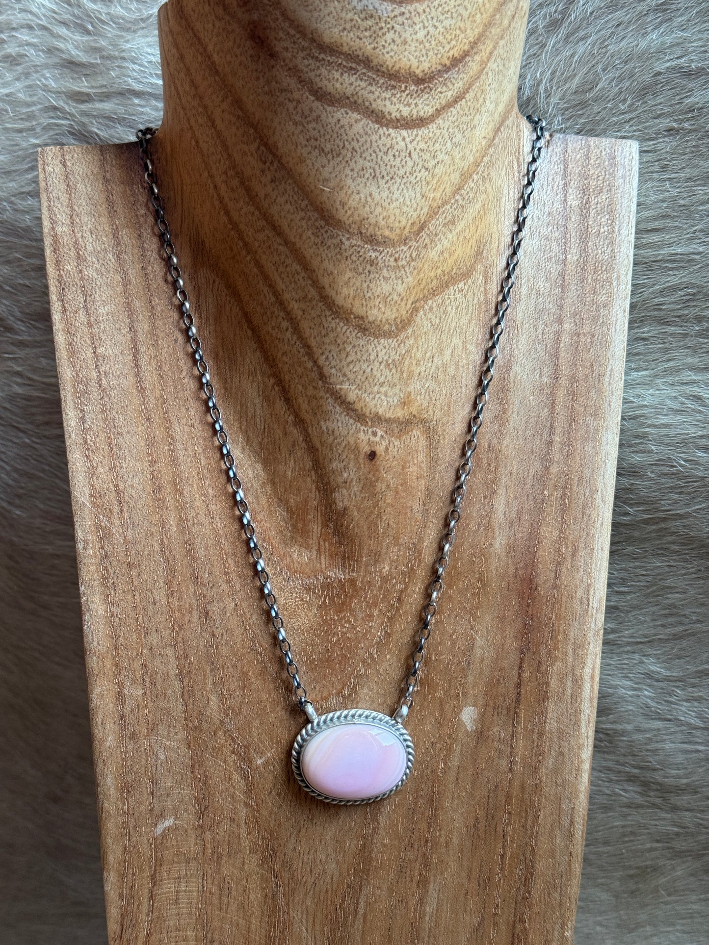 16" Pink Conch Oval Necklace