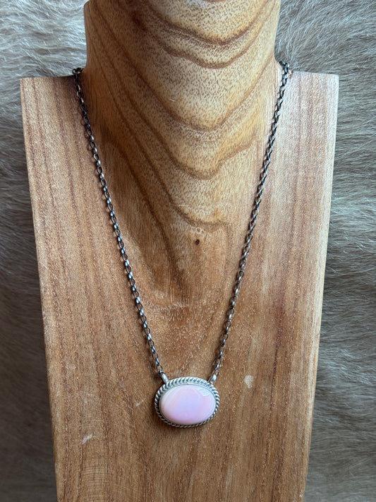 16" Pink Conch Oval Necklace