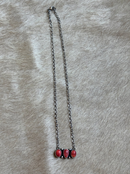 18" Red Spiny 3 Stone Bar