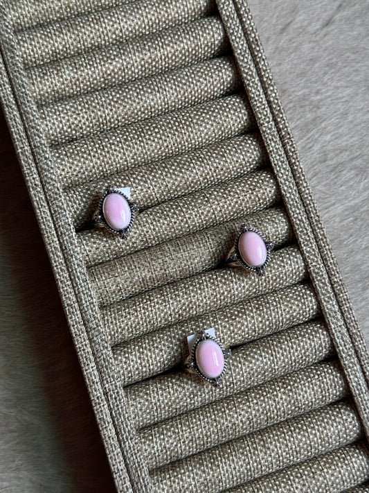 Pink Conch Detail Ring