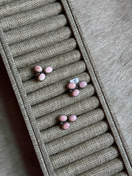 Adjustable 3 Stone Pink Conch