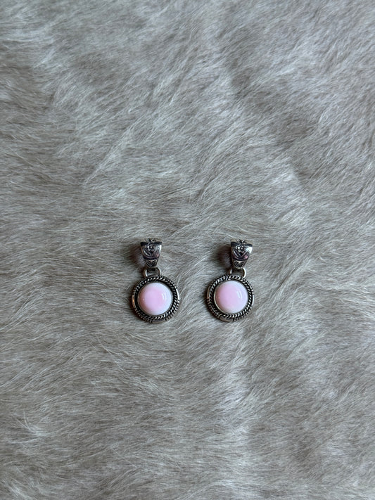 Pink Conch Circle Pendant