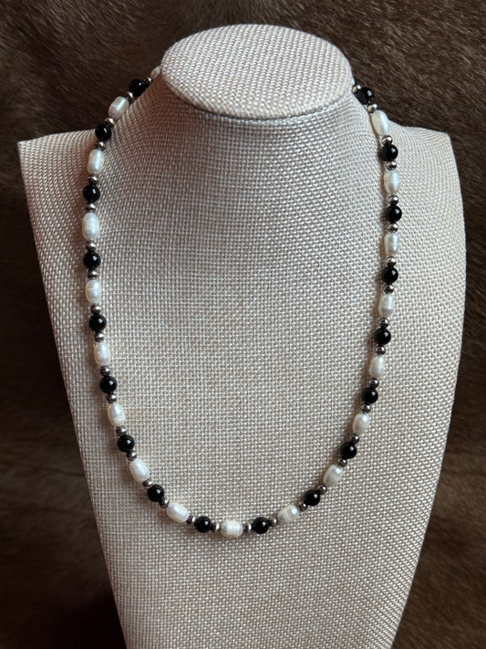 18.5-20" Freshwater & Black Onyx