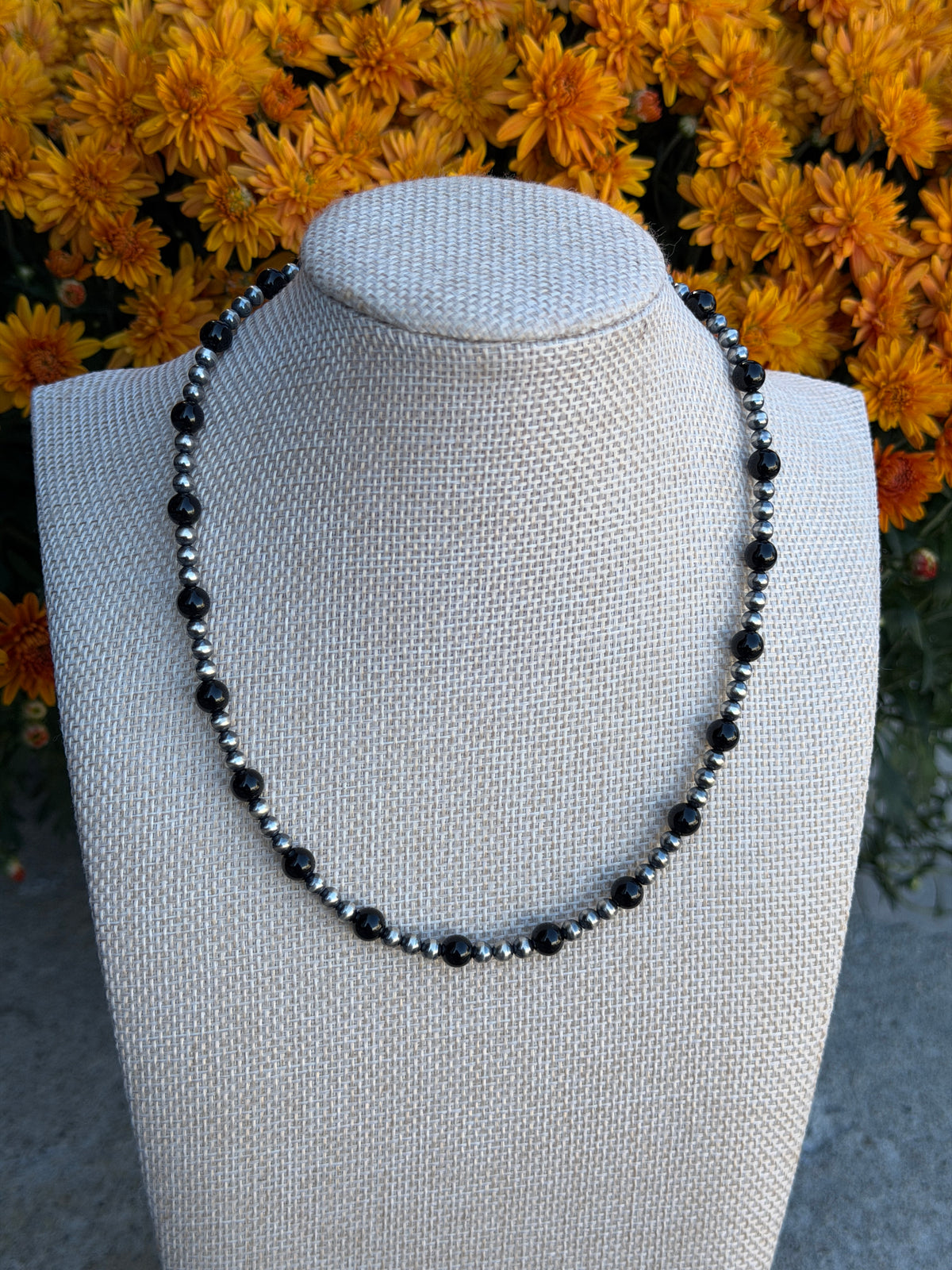 16-17.5" Pearl & Black Onyx