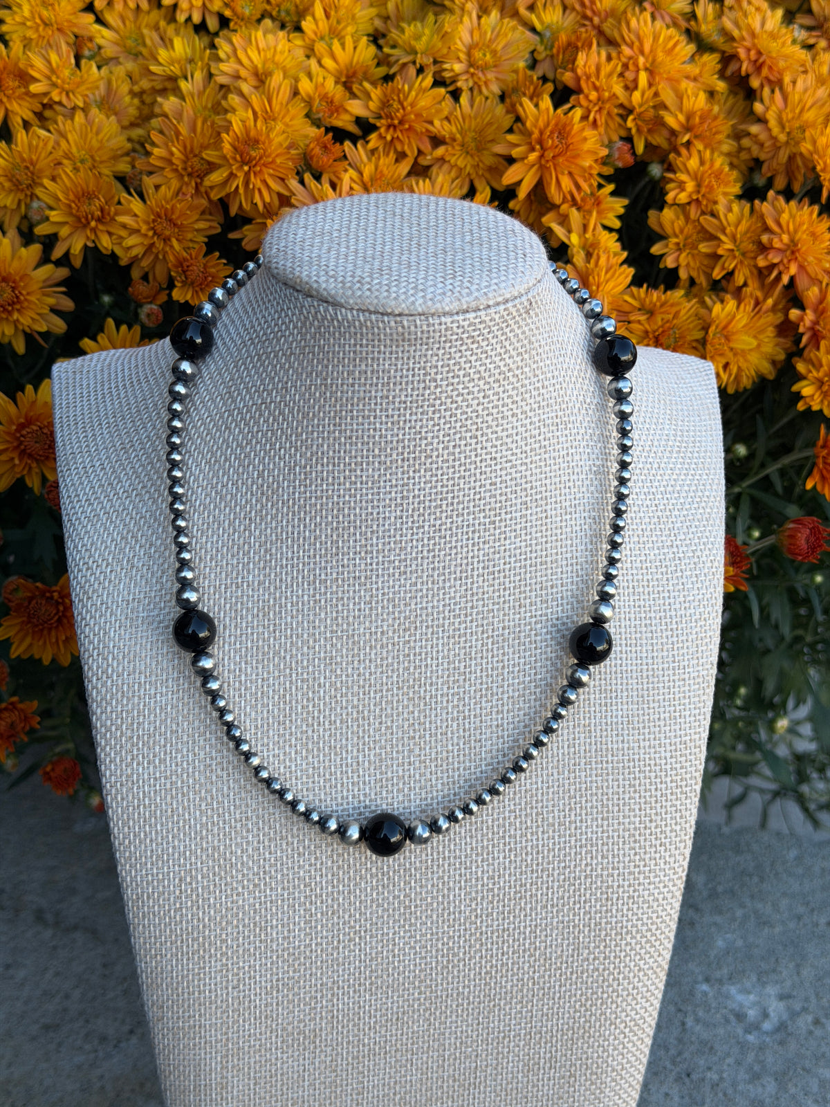 16-17.5" Pearl & Black Onyx
