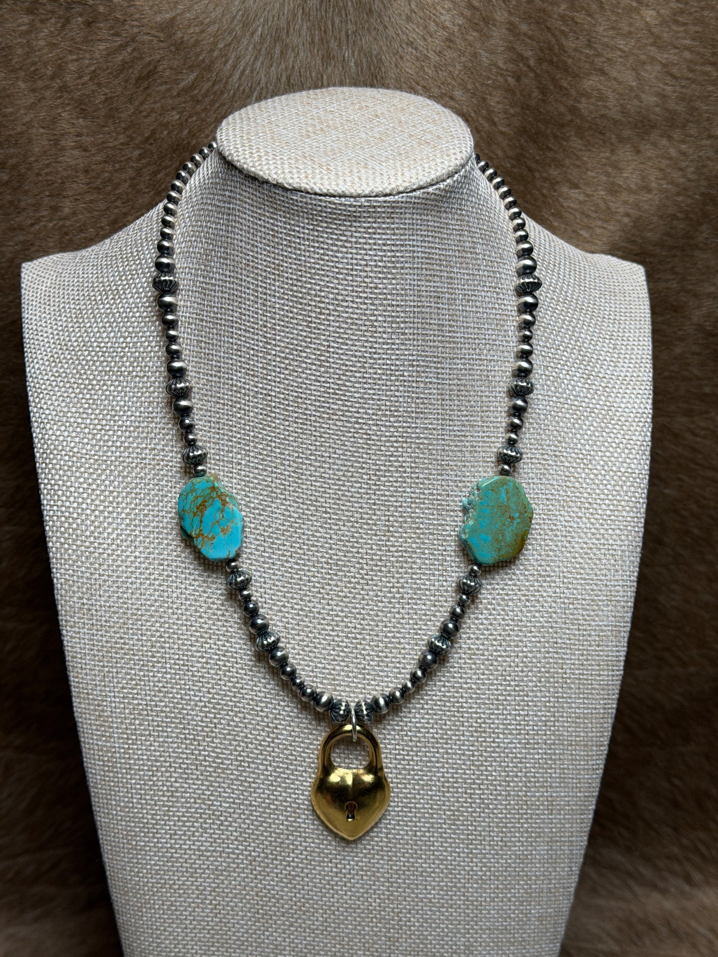 18-19.5" Turquoise Pearl & Gold Plated Locket