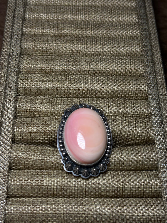 Pink Conch Detailed Silver Ring