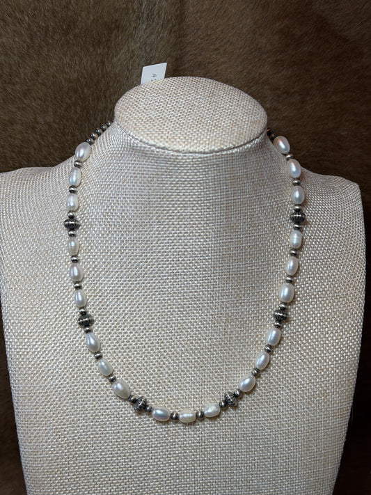 17-18.5" Freshwater Pearl