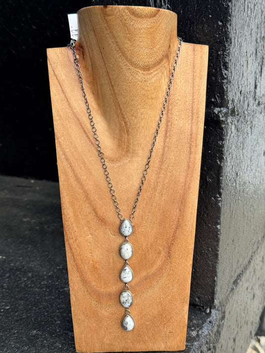 22" White Buffalo Lariat