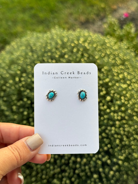 Detail Turquoise Studs