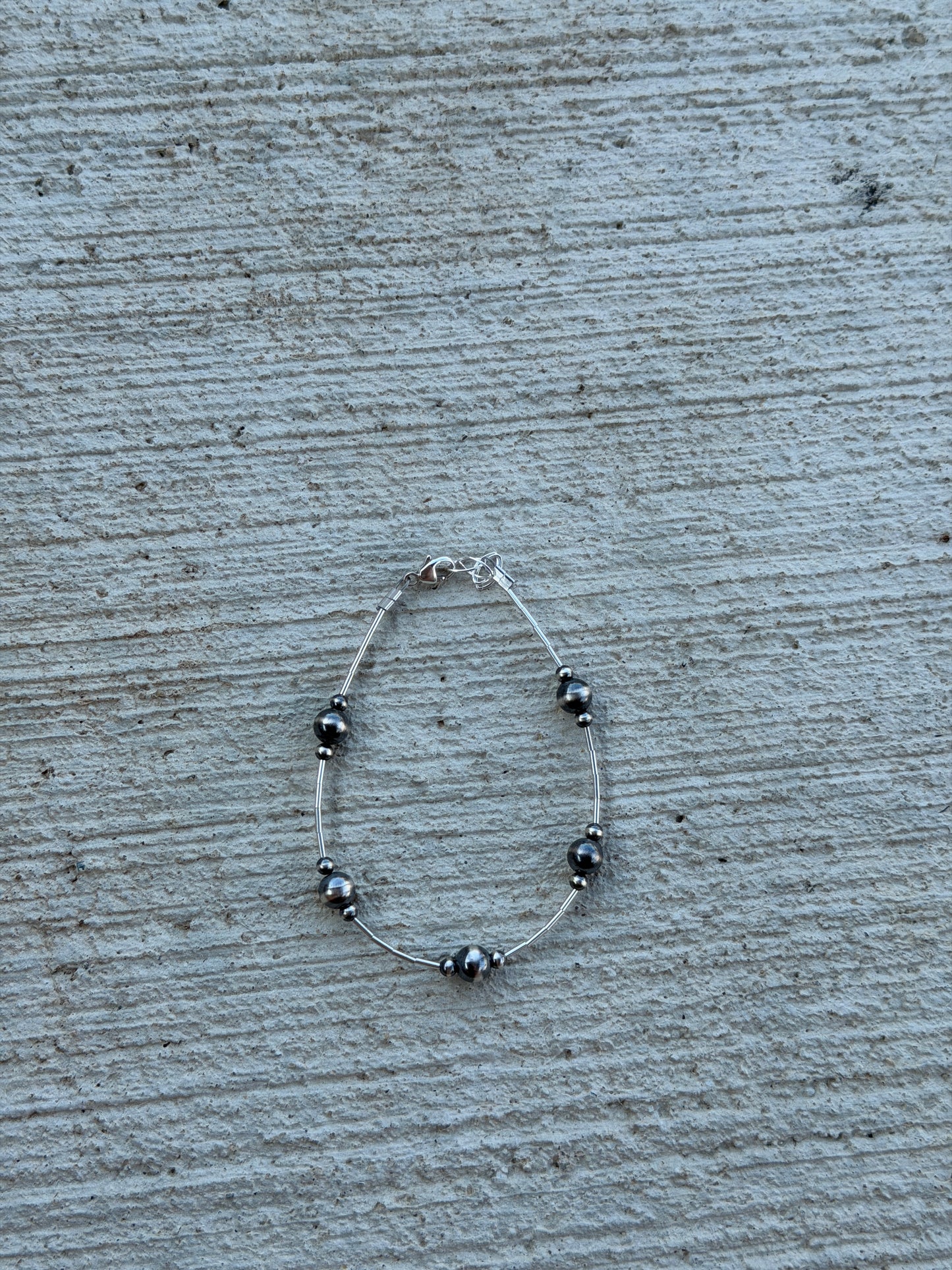 7-7.5" Liquid Silver & Pearl